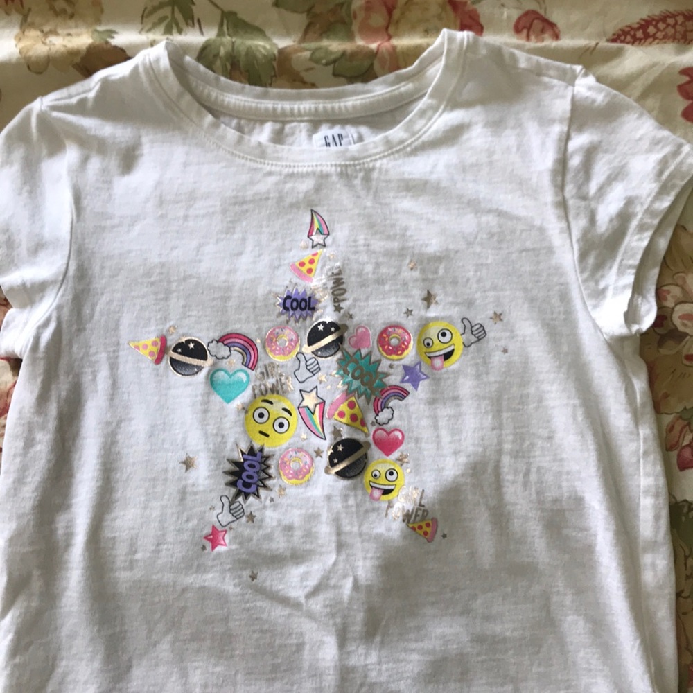 💥5 for $25💥 Gap emoji shirt